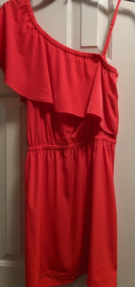 Asymmetrical red dress - Picture 1 of 2